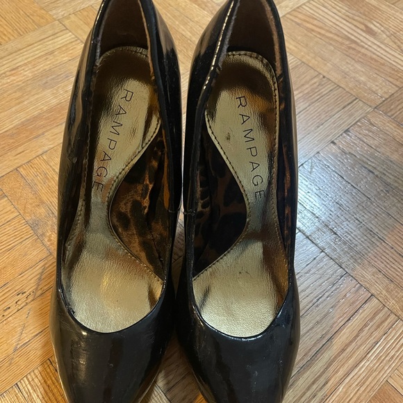 Black pump $20 - Picture 2 of 4